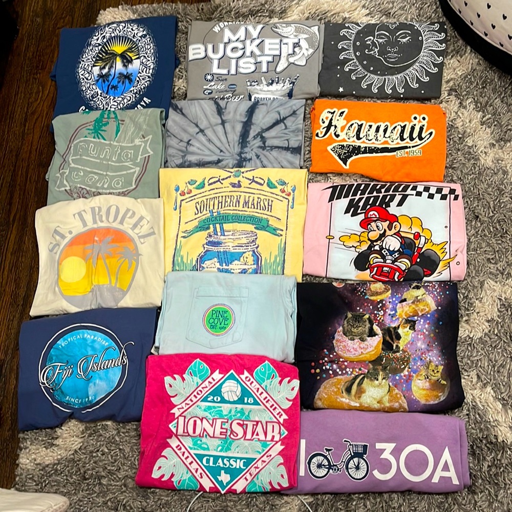 Graphic tee bundle